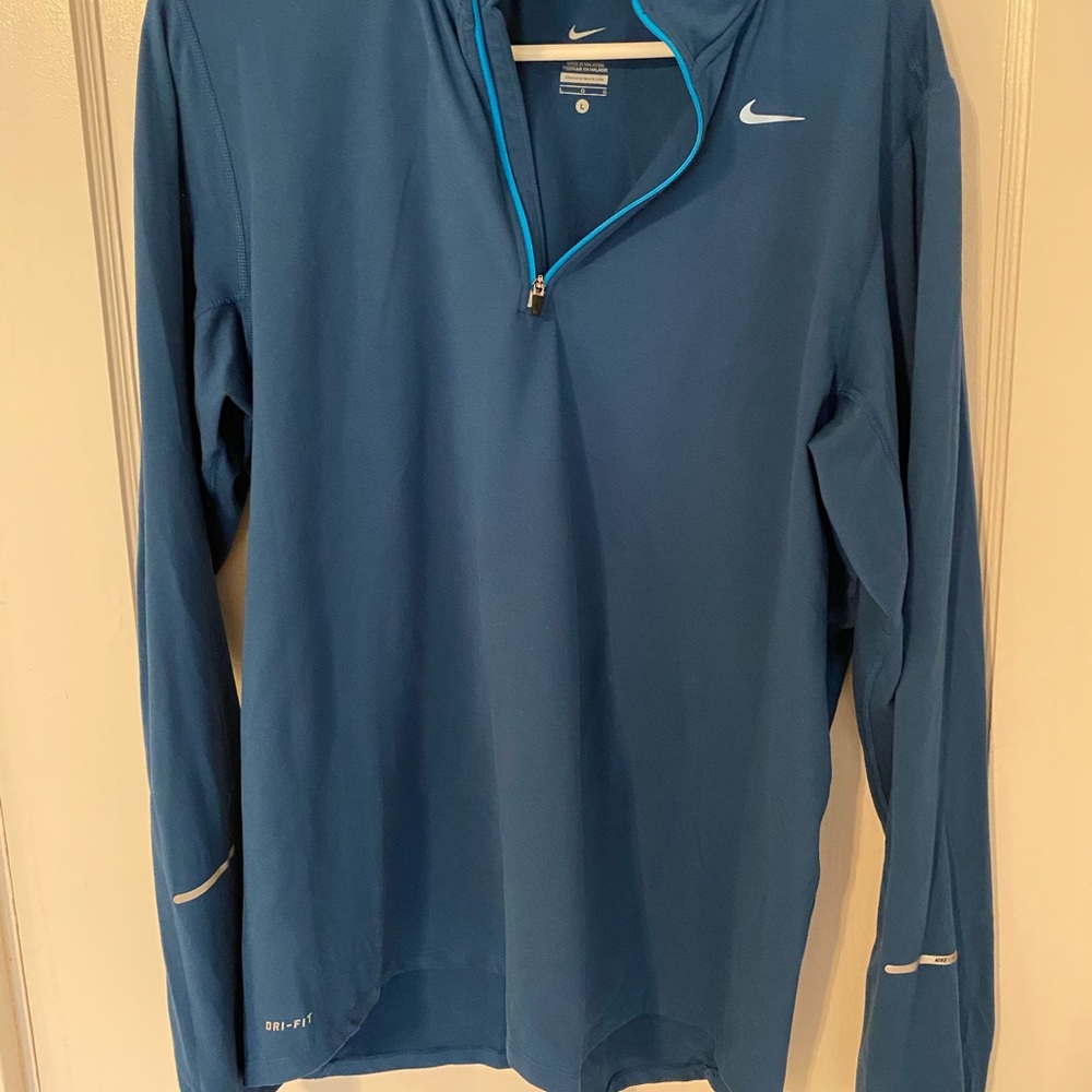 Gently used Nike quarter zip men’s size large!